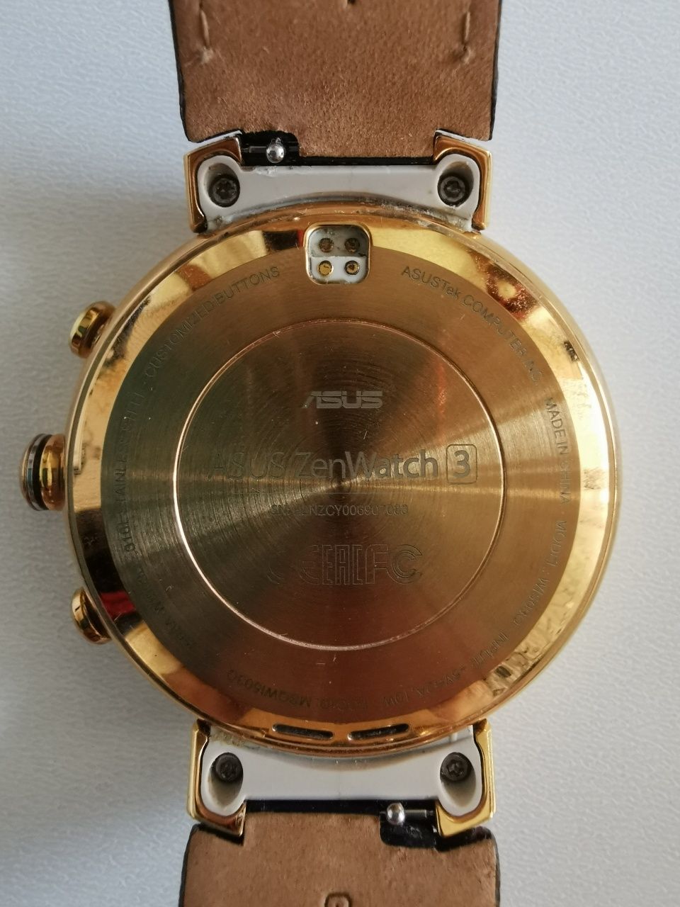 Asus Zenwatch 3 - złoty ze skórzanym paskiem