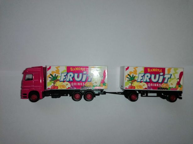 Kolekcjonerska ciężarówka Mercedes Benz z reklamą Ramona Fruit Drinks.