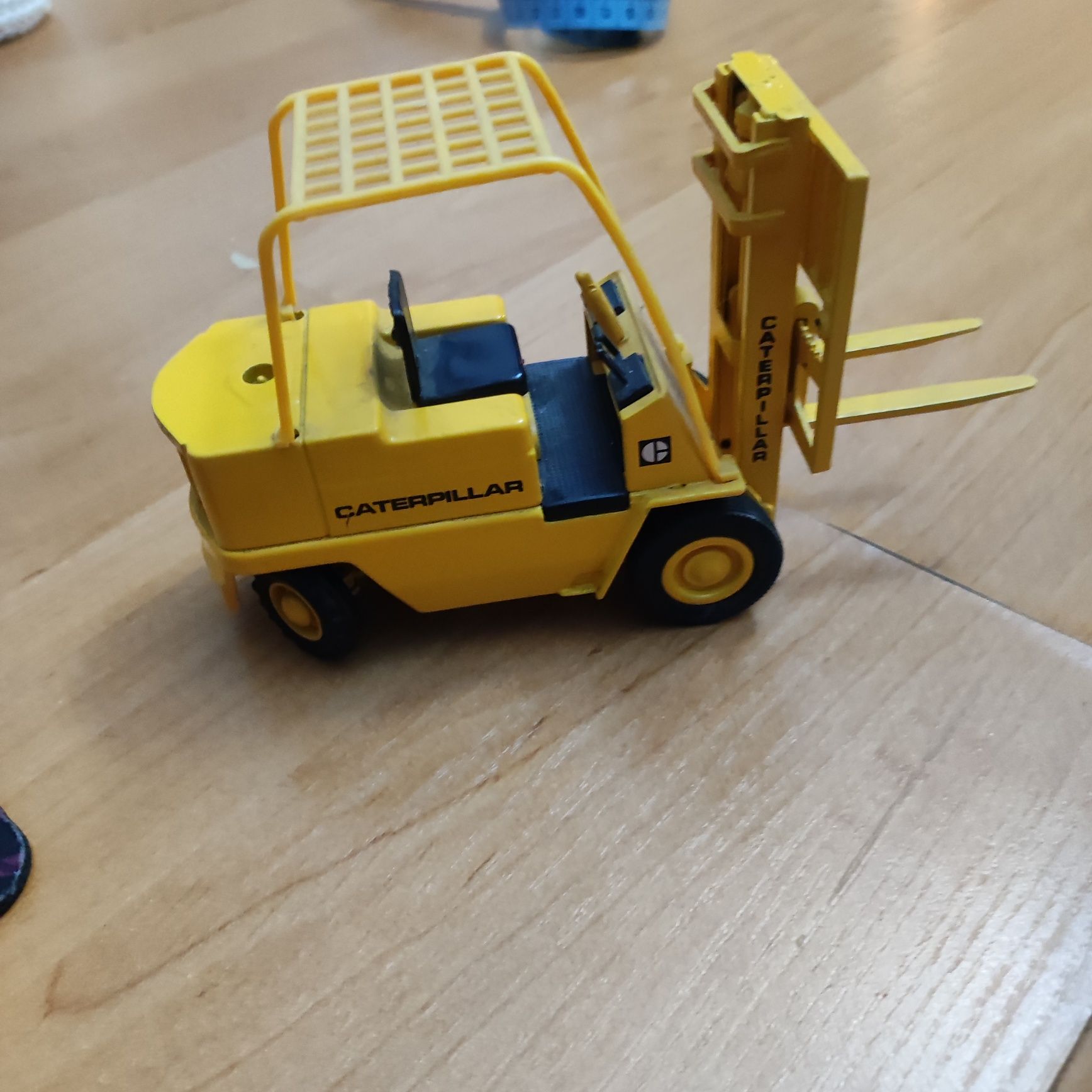 Model Joal Caterpillar wózek widlowy