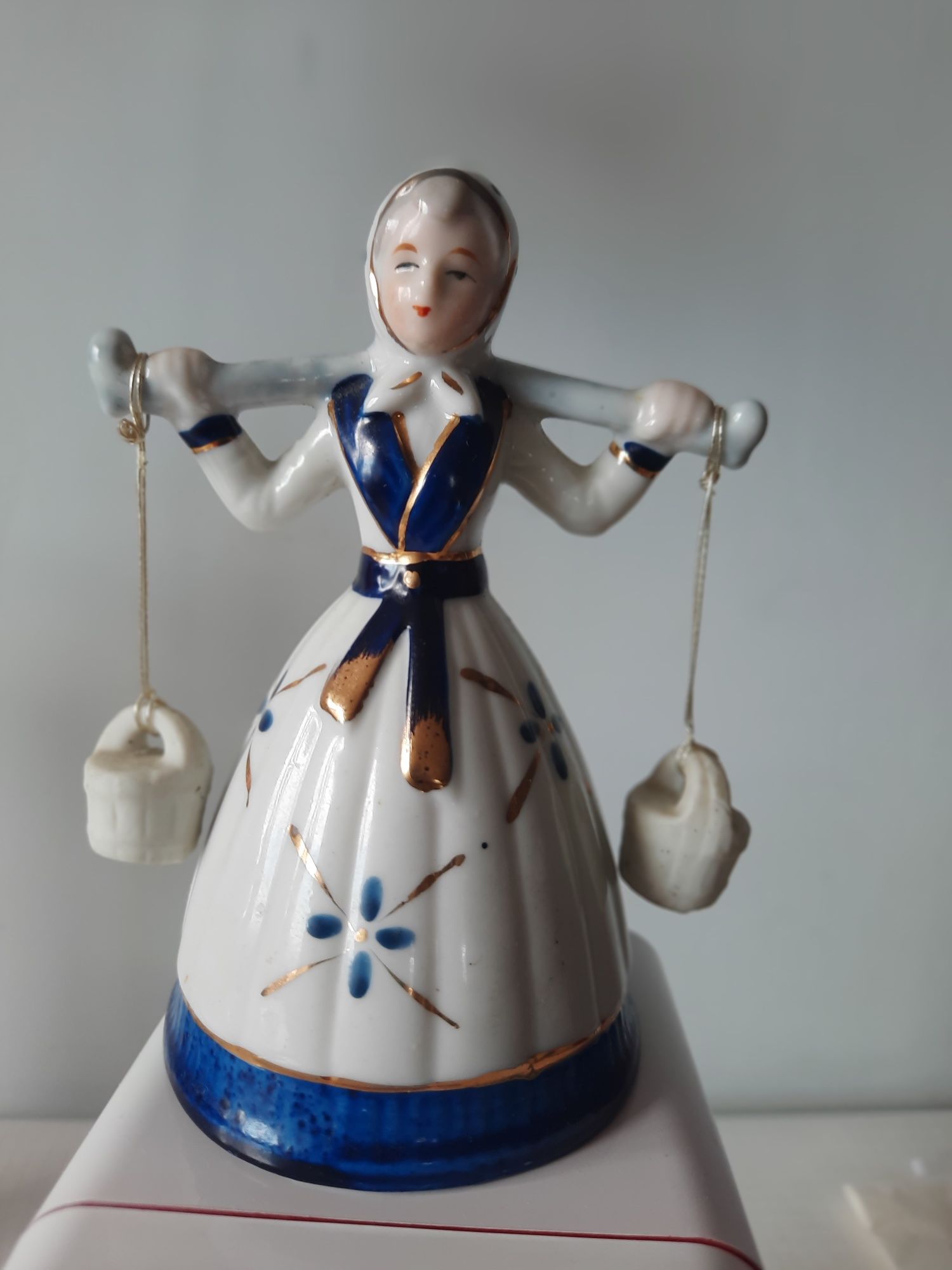 Figurka z porcelany, gong dla wzniesienia toa