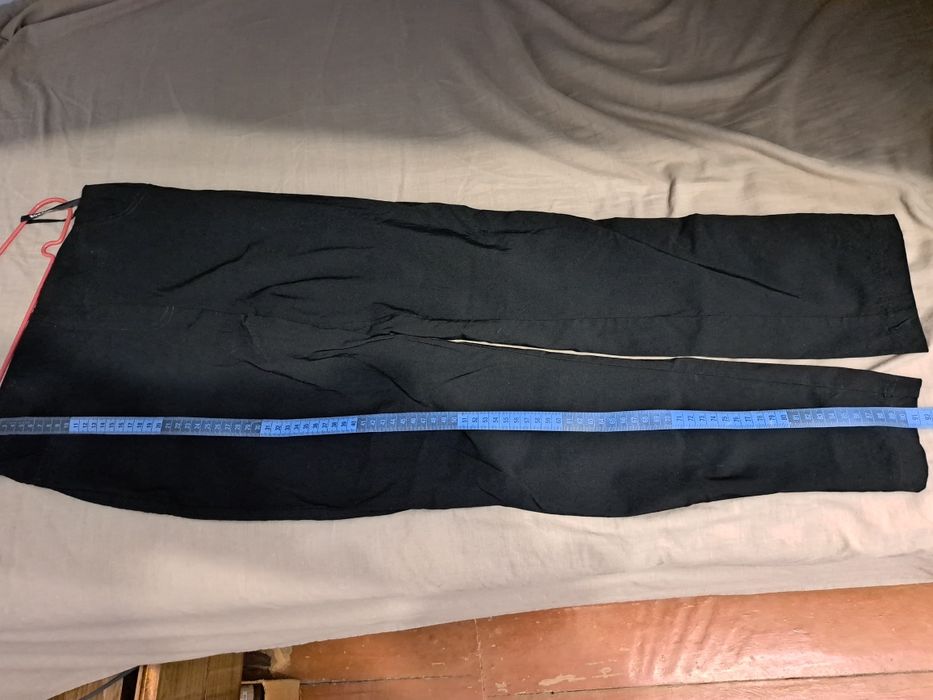 Жіночі чорні штани