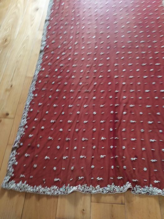 Bordowy szal z woalu do sukni wieczorowej zdobiony  bardzo długi