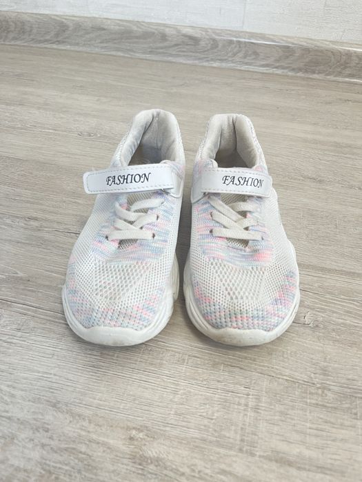 Продом кросівки для дівчинки