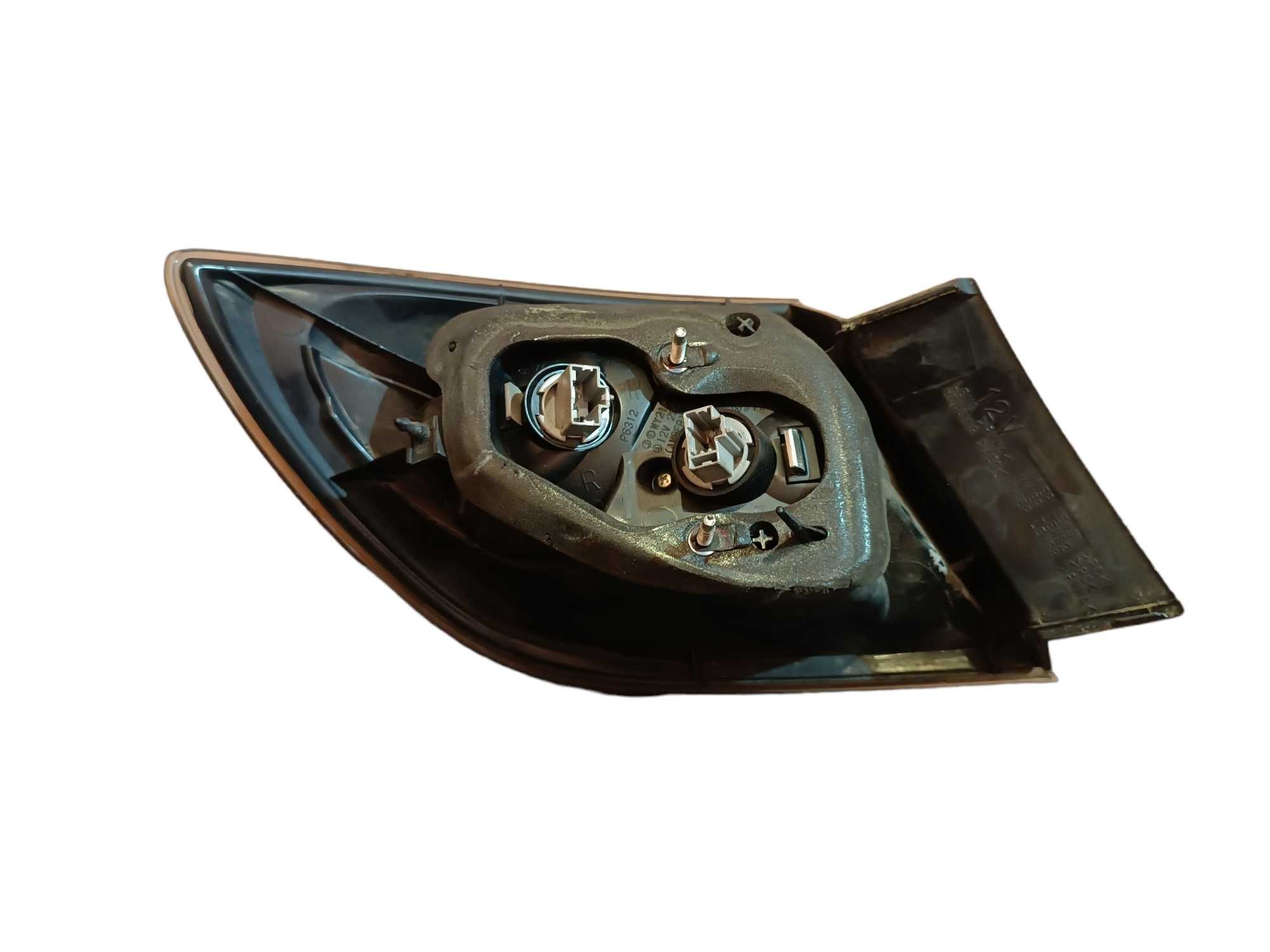 Lampa Prawy Tył Prawa Tylna W Błotnik Mazda 3 III BK Sedan LIFT