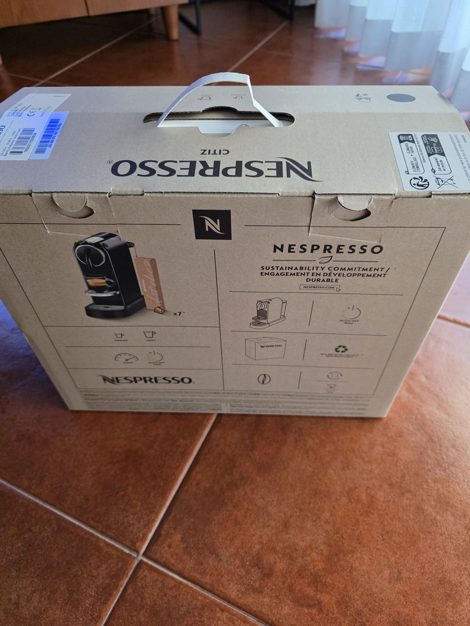 Maquina nespresso Citiz nova