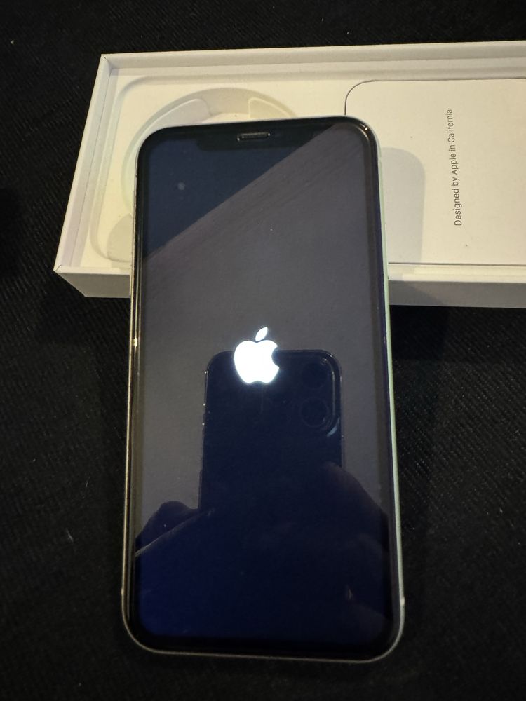 Iphone 11 bem estimado