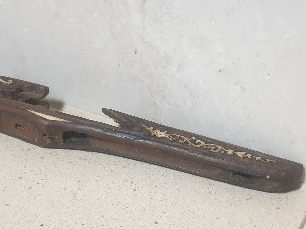 Para restauro: fragmento de antiga pistola de duelos c ricos embutidos