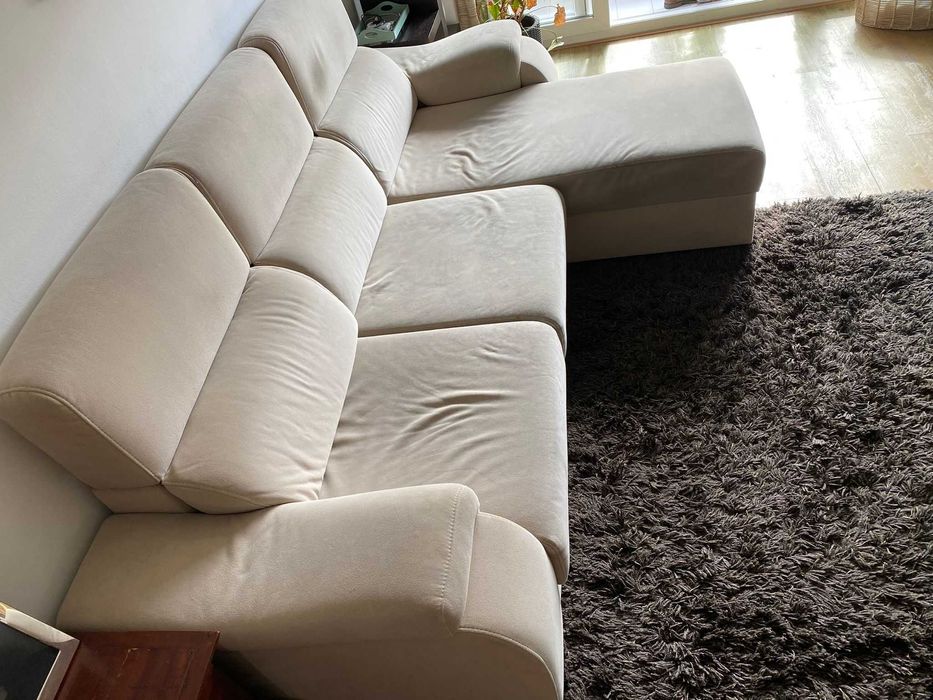 Sofá bege em segunda mão com chaiselongue (apenas no lado esquerdo