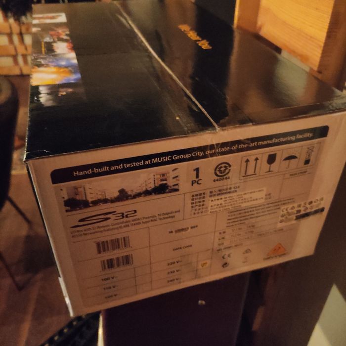 Behringer S32 (Novas)