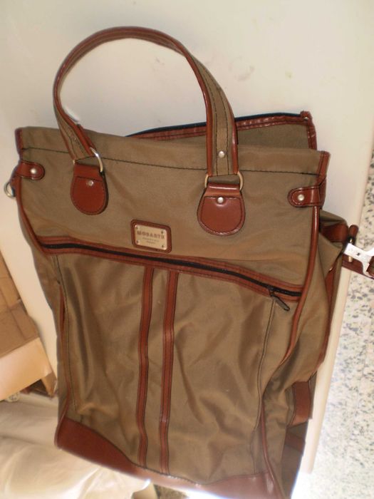 (191) Conjunto Trolley, saco e mala de mão