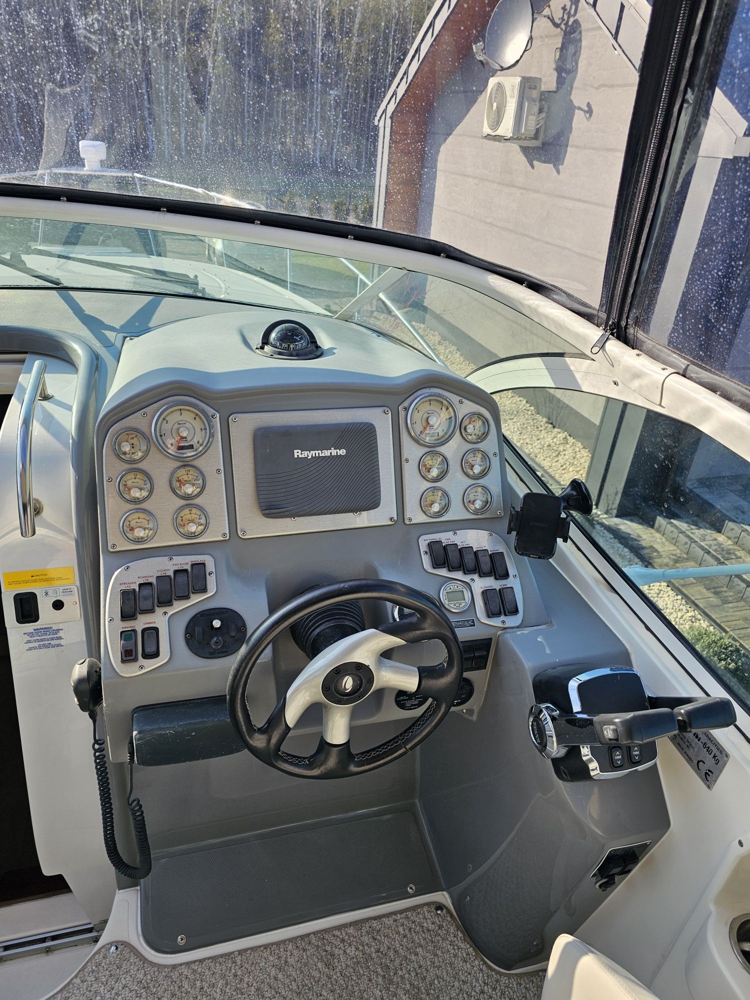 Cruisers yachts 300 express