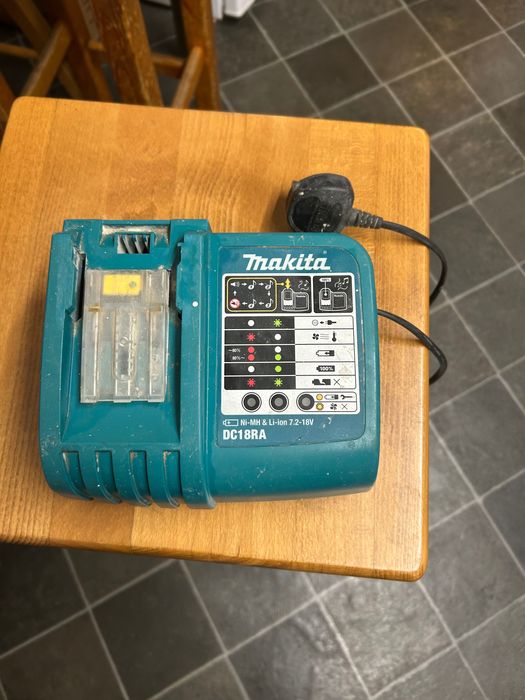 Makita зарядне устройство