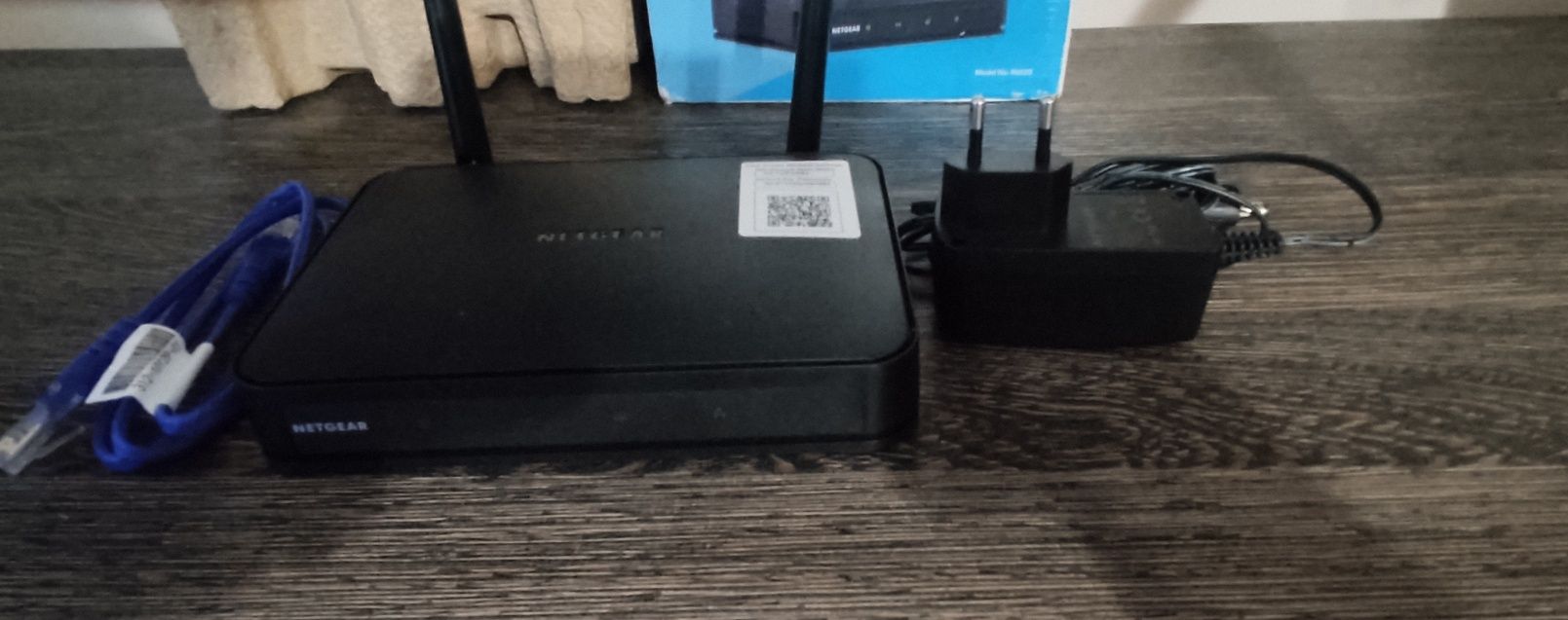 Router wzmacniacz sygnału wifi Netgear AC 750.  R6020