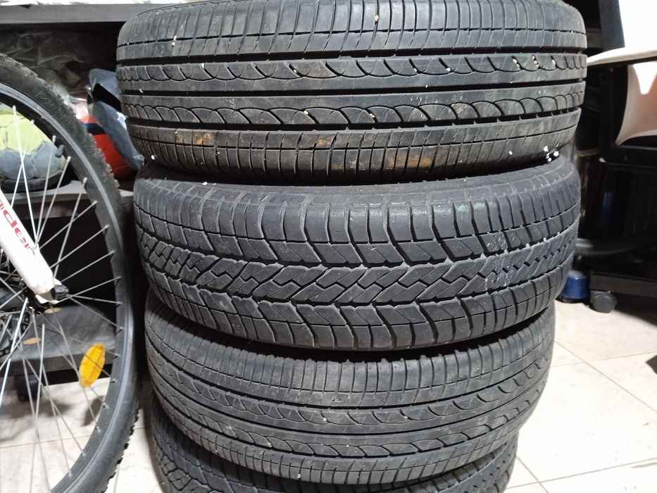 4 Pneus 175/64/14, em bom estado