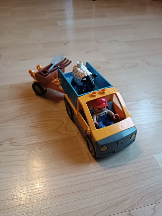 Klocki LEGO duplo zestaw auto przyczepa ludzik zwierzątko