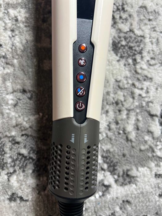 Випрямляч  з потоком повітря — безпечне вирівнювання Dyson Airstraiт