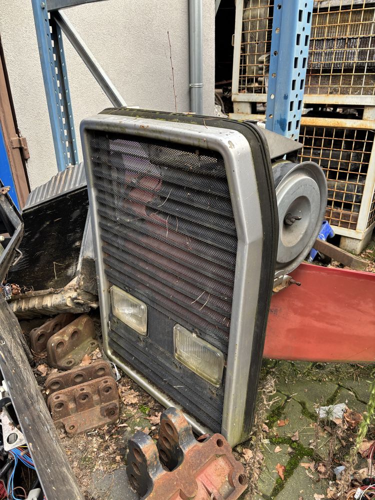 Massey Ferguson seria 3100 przedni grill