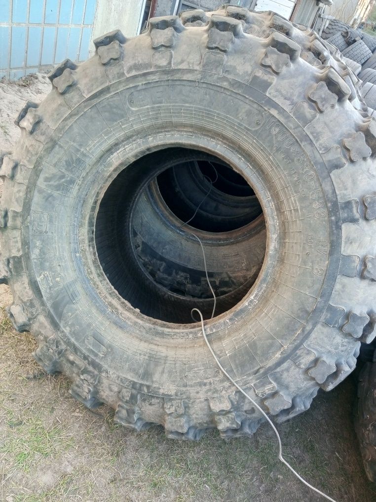 Автошинa 1300*530-533 (530/70-21)