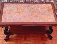 Mesa centro de sala com tampo de pedra tipo mármore