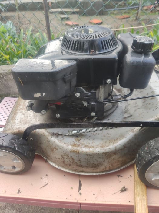 Vendo máquina de cortar erva usada mas trabalha