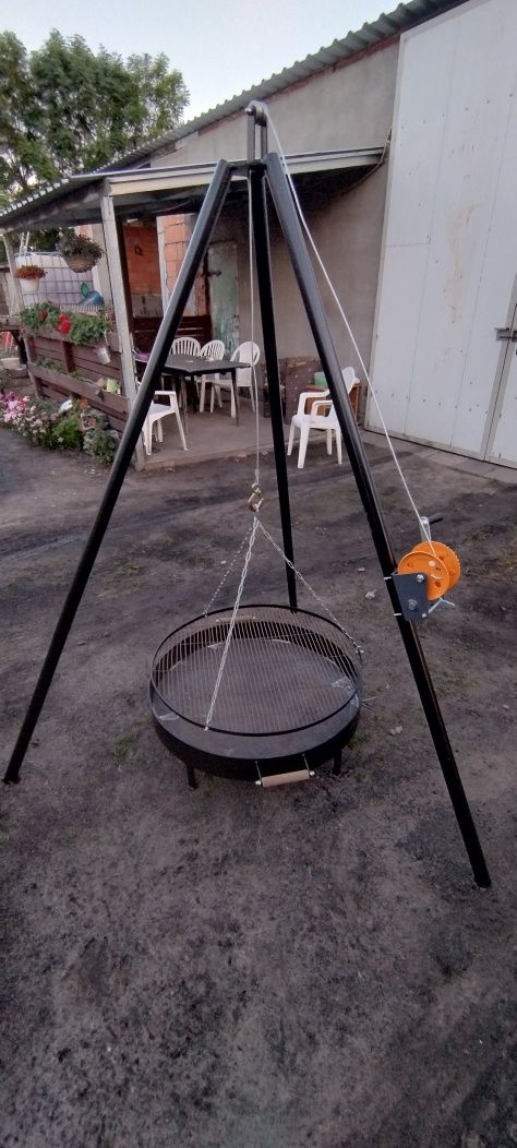 Sprzedam Grill trójnóg 80 cm