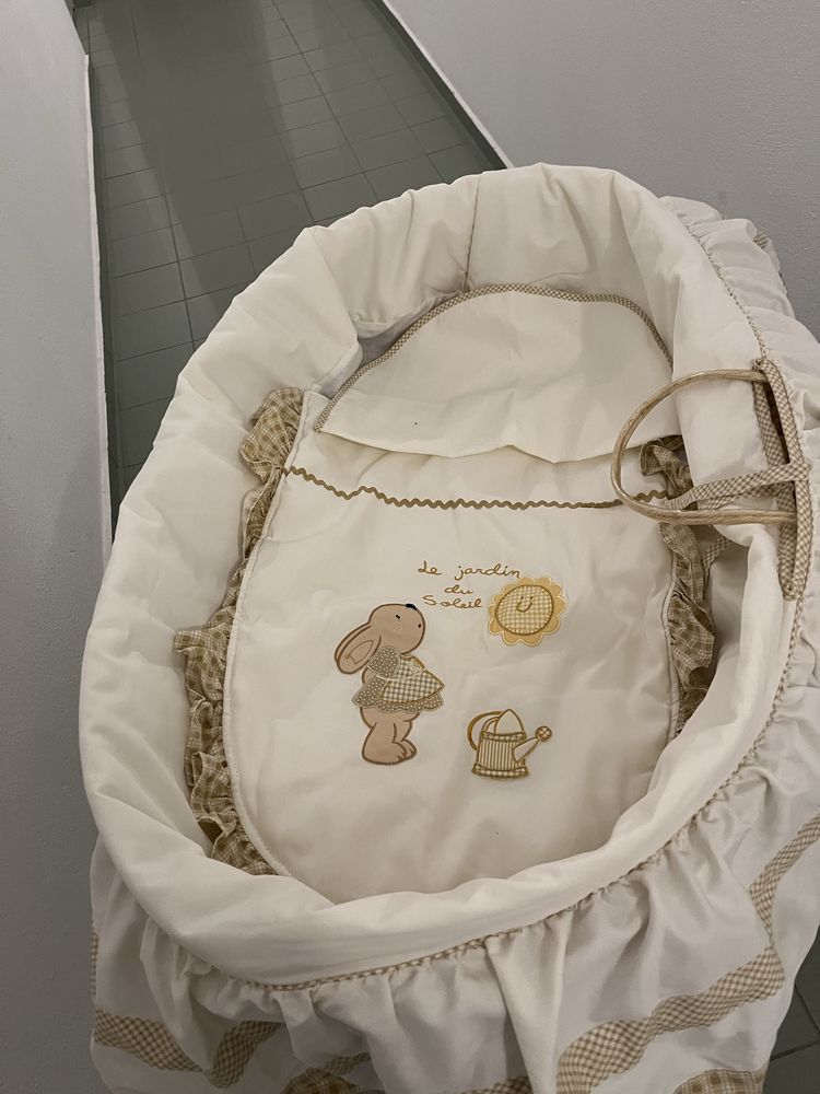 Berço em verga com suporte