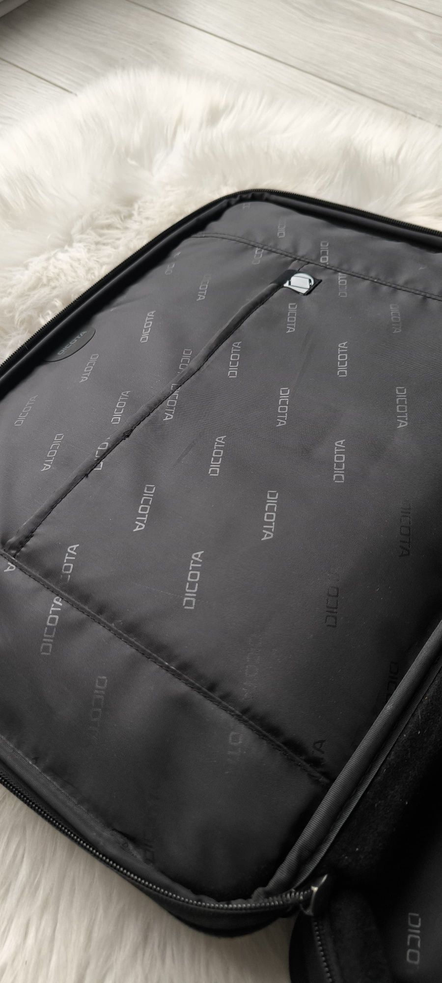 Torba na laptopa czarna Dicota prosta klasyczna