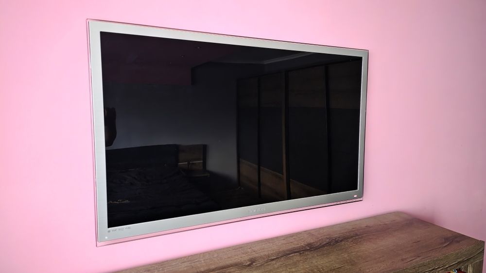 Telewizor TV Samsung UE46C8000 + 3 pary okularów 3D + uchwyt na ścianę
