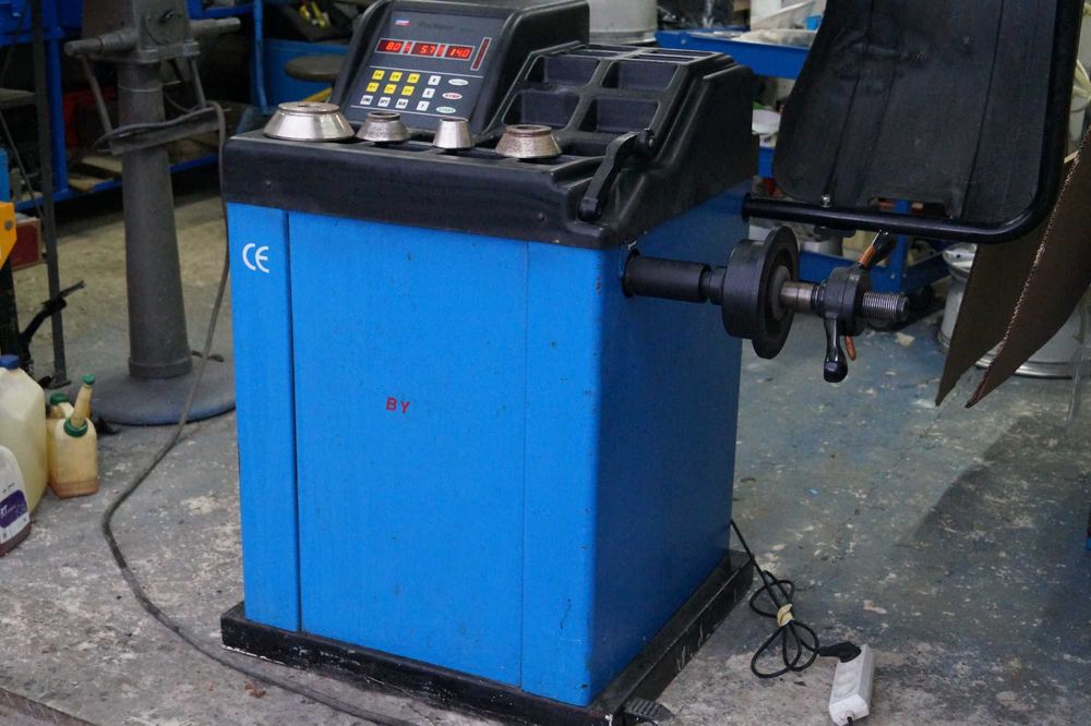 Wyważarka do kół samochodowych Variant  Service