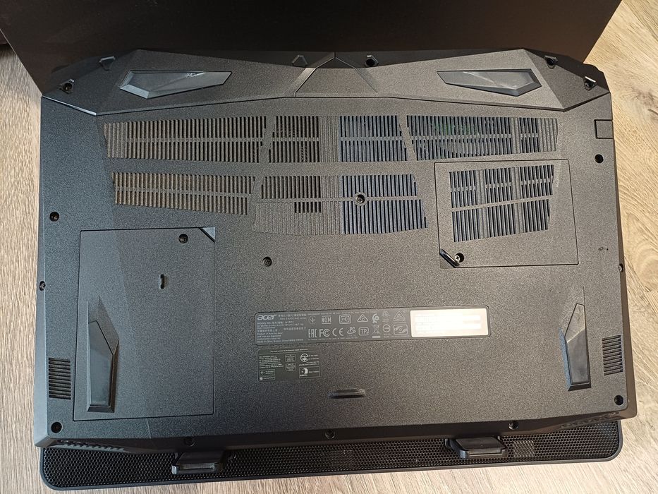 Acer Nitro 5 15.6"/Ryzen 5 2 GHz/RX 560X 4GB/RAM 16GB/SSD 1 Tb