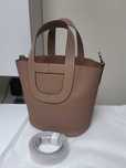 Torebka jak Hermes In The Loop bucket bag
