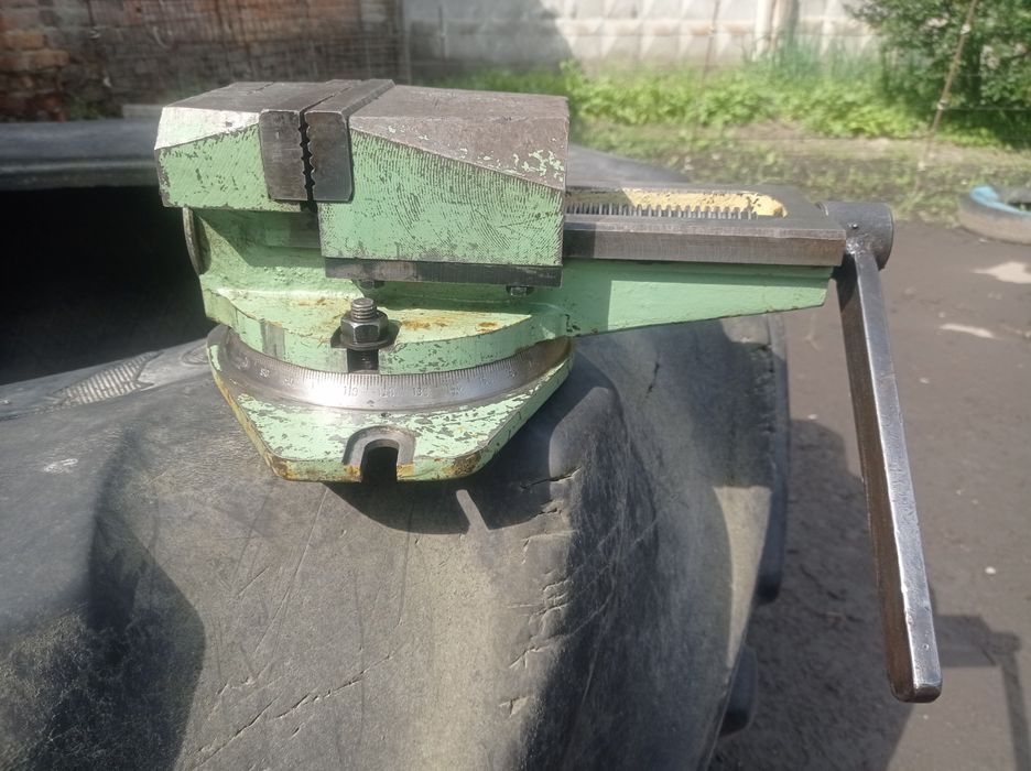 Продам станочні тіски