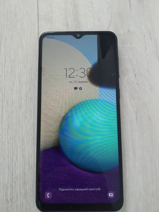 Телефон СамсунгGalaxy A02 з тріснутим екраном
