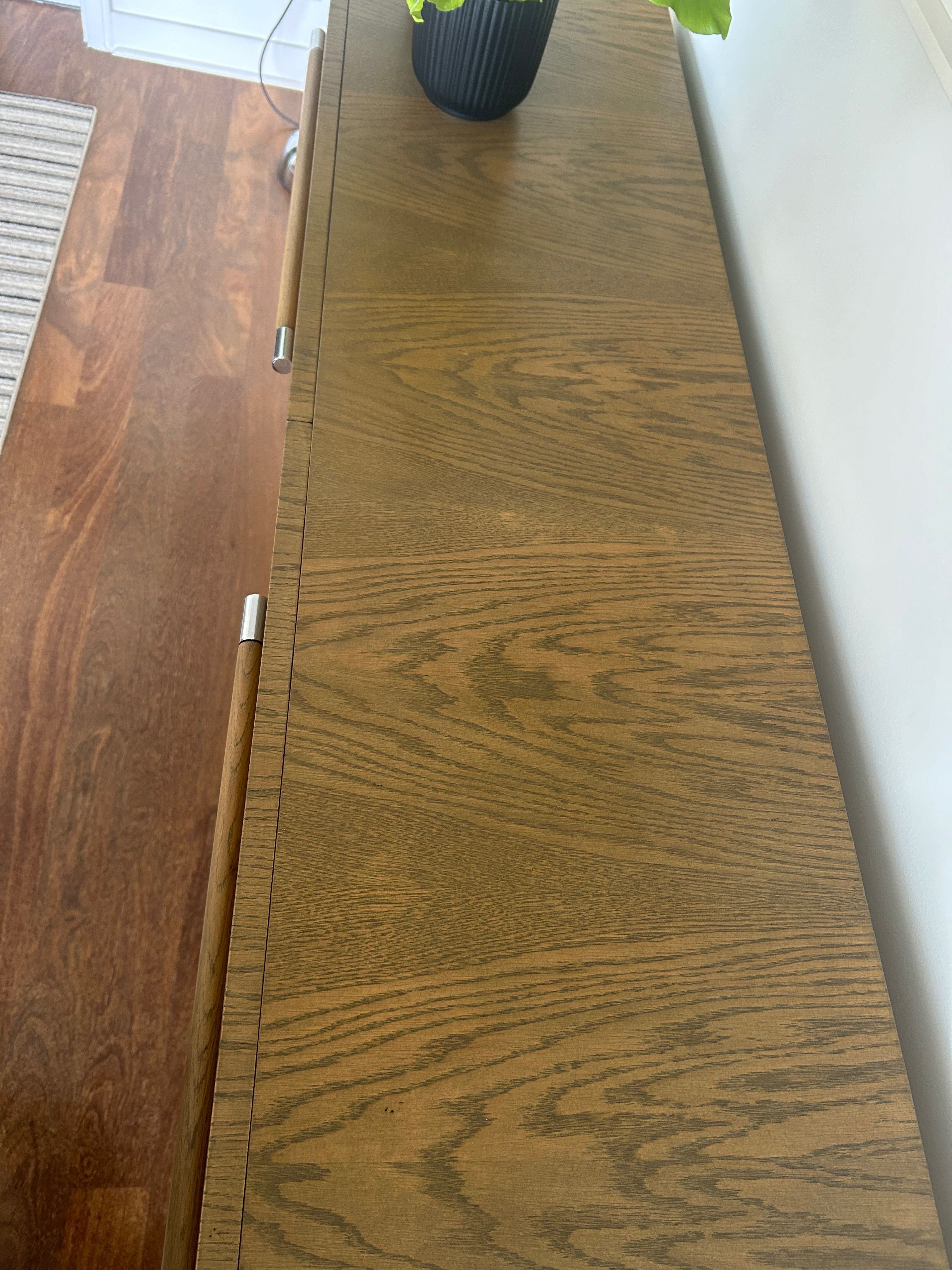 Consola com design moderno
