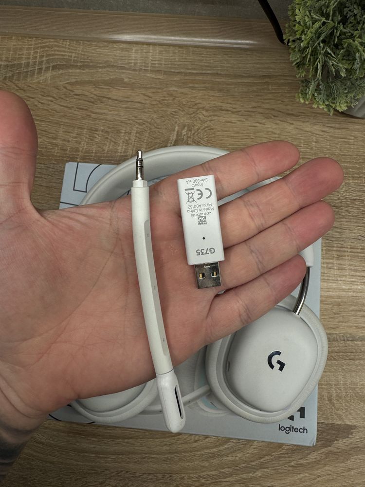 Продам наушникики Logitech G735. Состояние идельное.