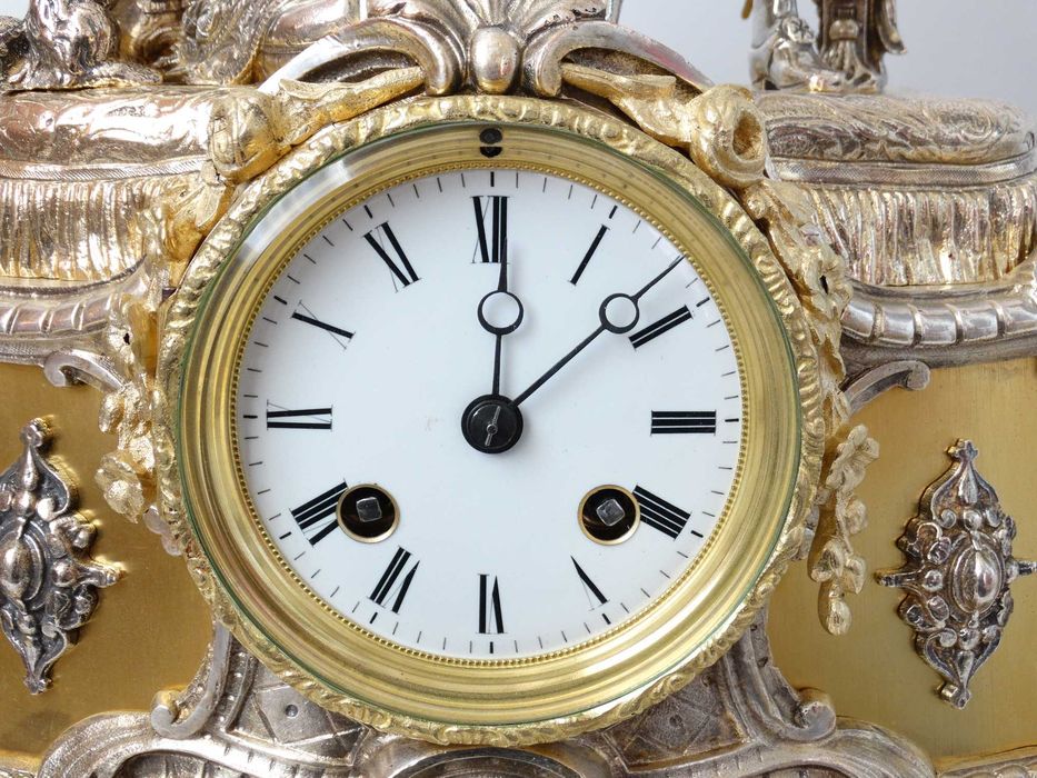 Камінний бронзовий годинник XIX століття в оригінальному срібленні