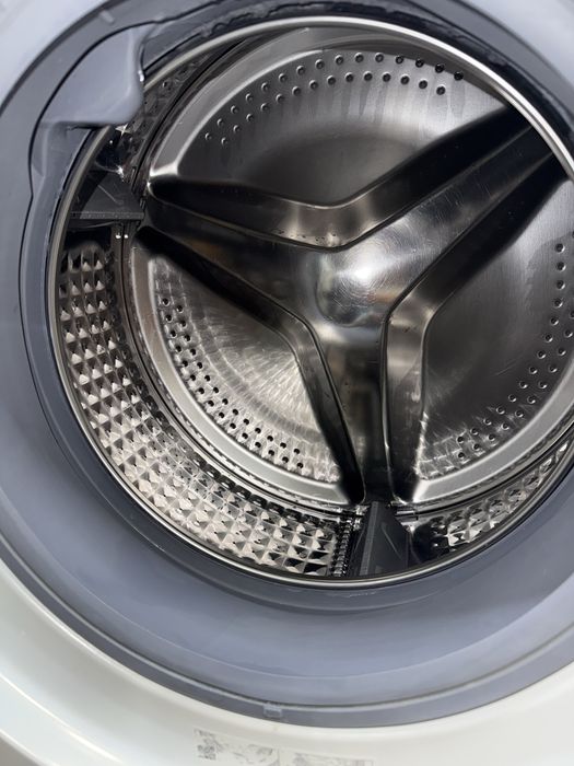 Продам пральну машину Samsung WW60K42101WDUA