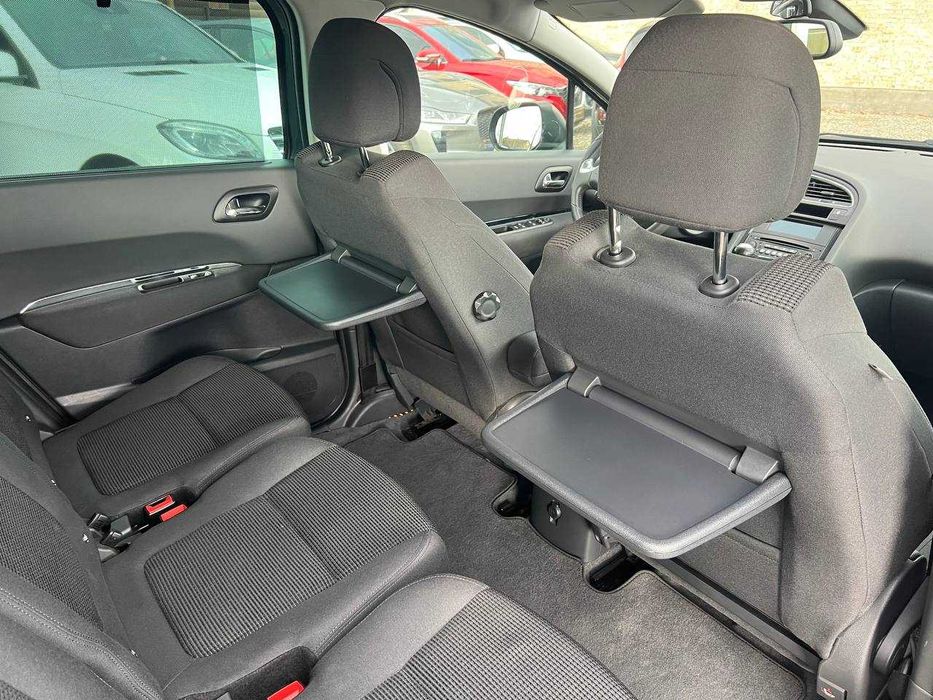 Peugeot 5008 2015р.в 1.6 дизель