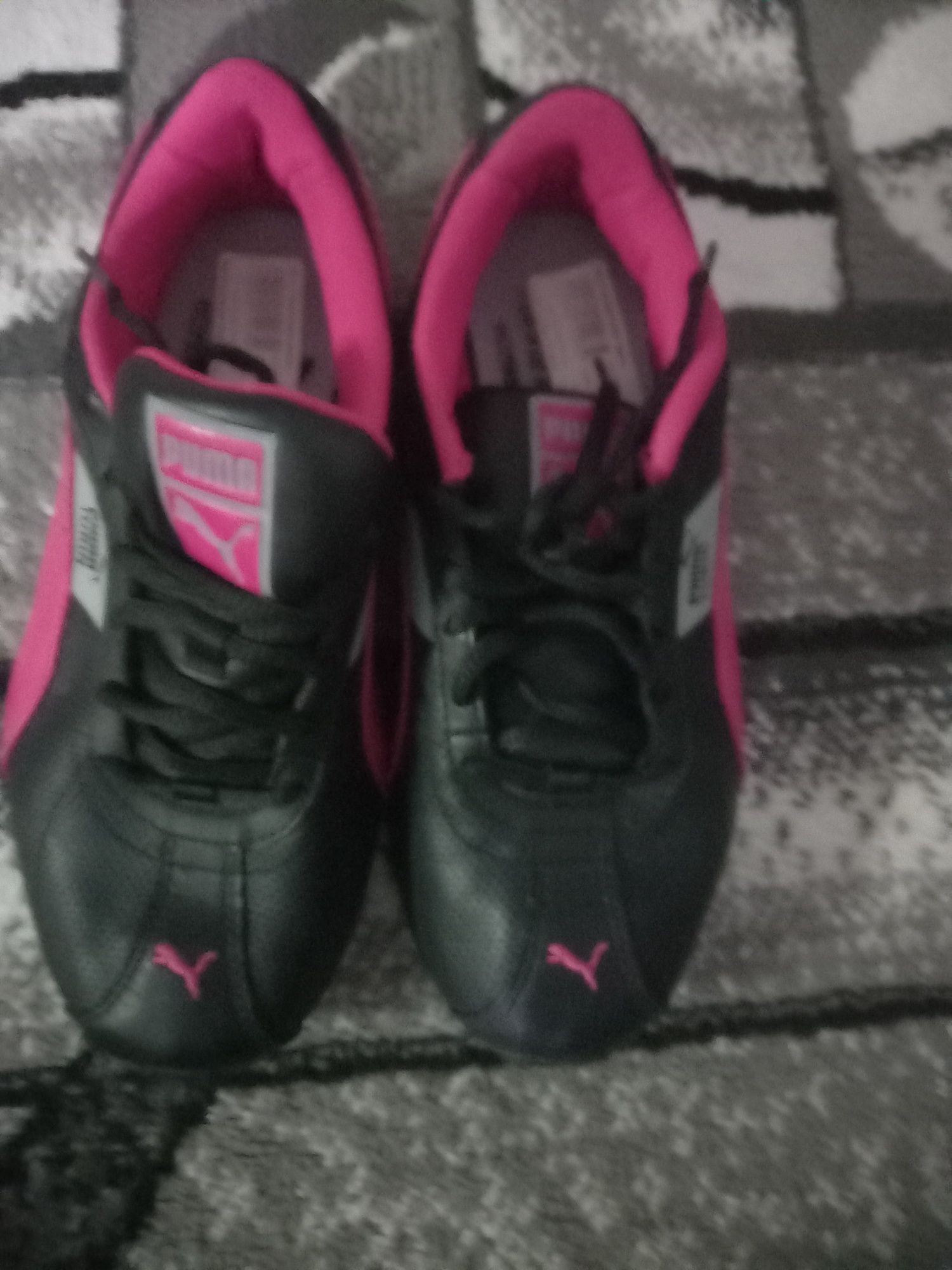Czarno-różowe buty puma