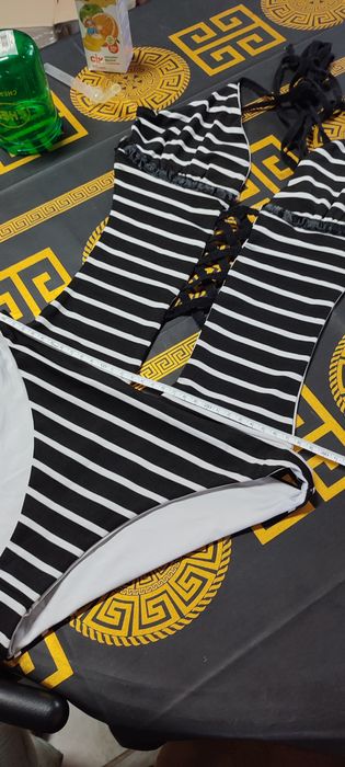 Жіночий купальник з відкритою спиною