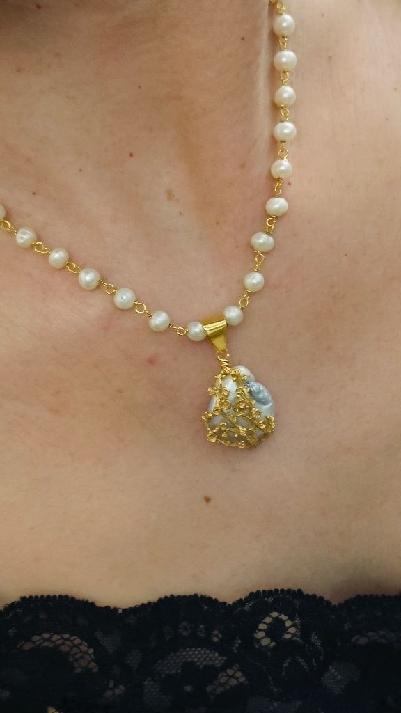 Colar com pérolas
