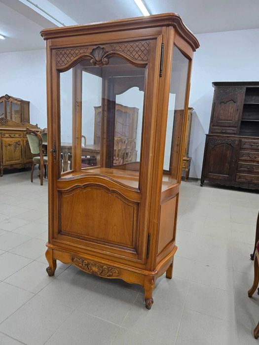 Witryna w stylu ludwikowskim (włoska). Transport na terenie kraju