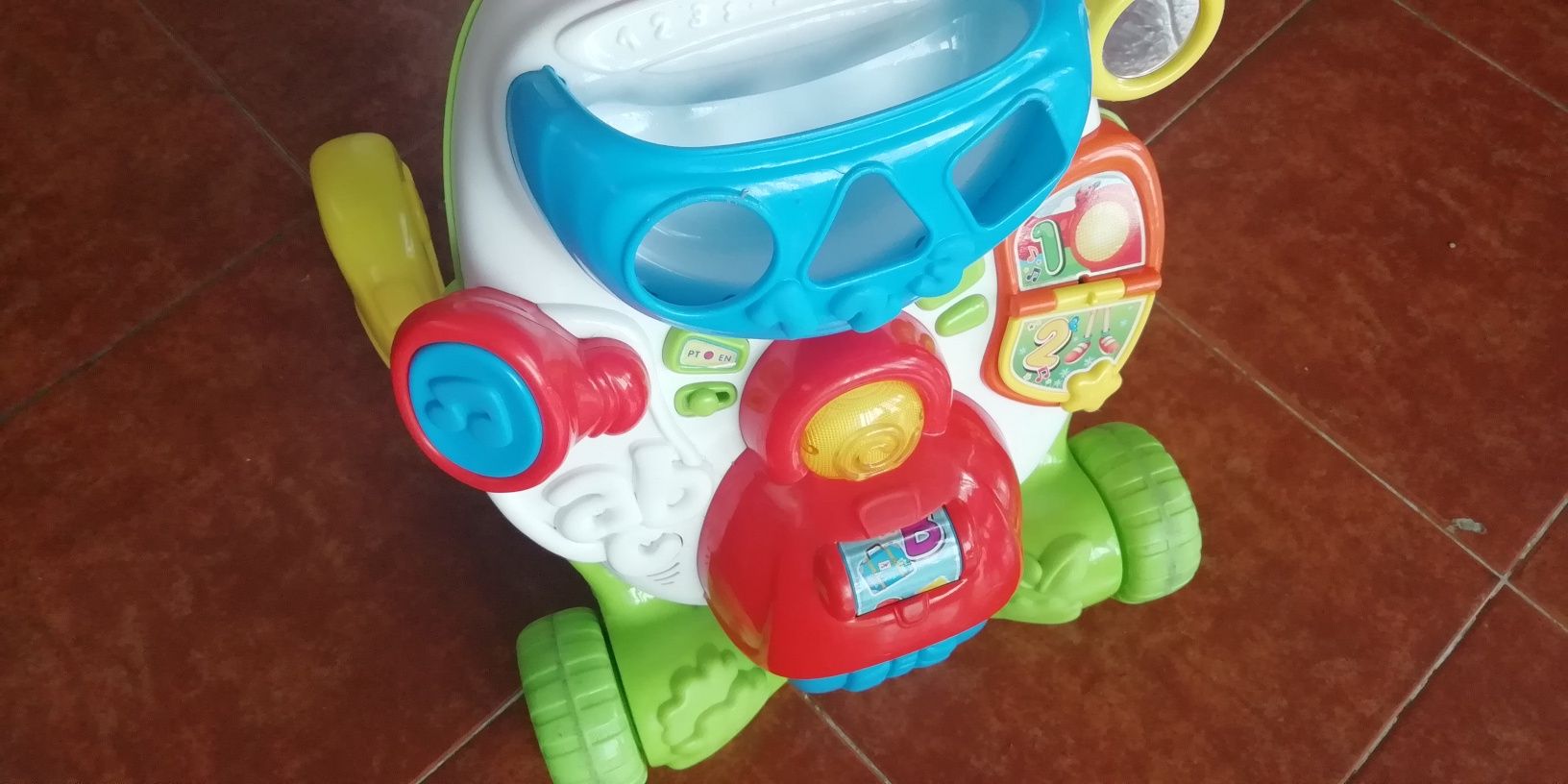 Andarilho Clementoni baby Musical 
Scoter Primeiros Passos