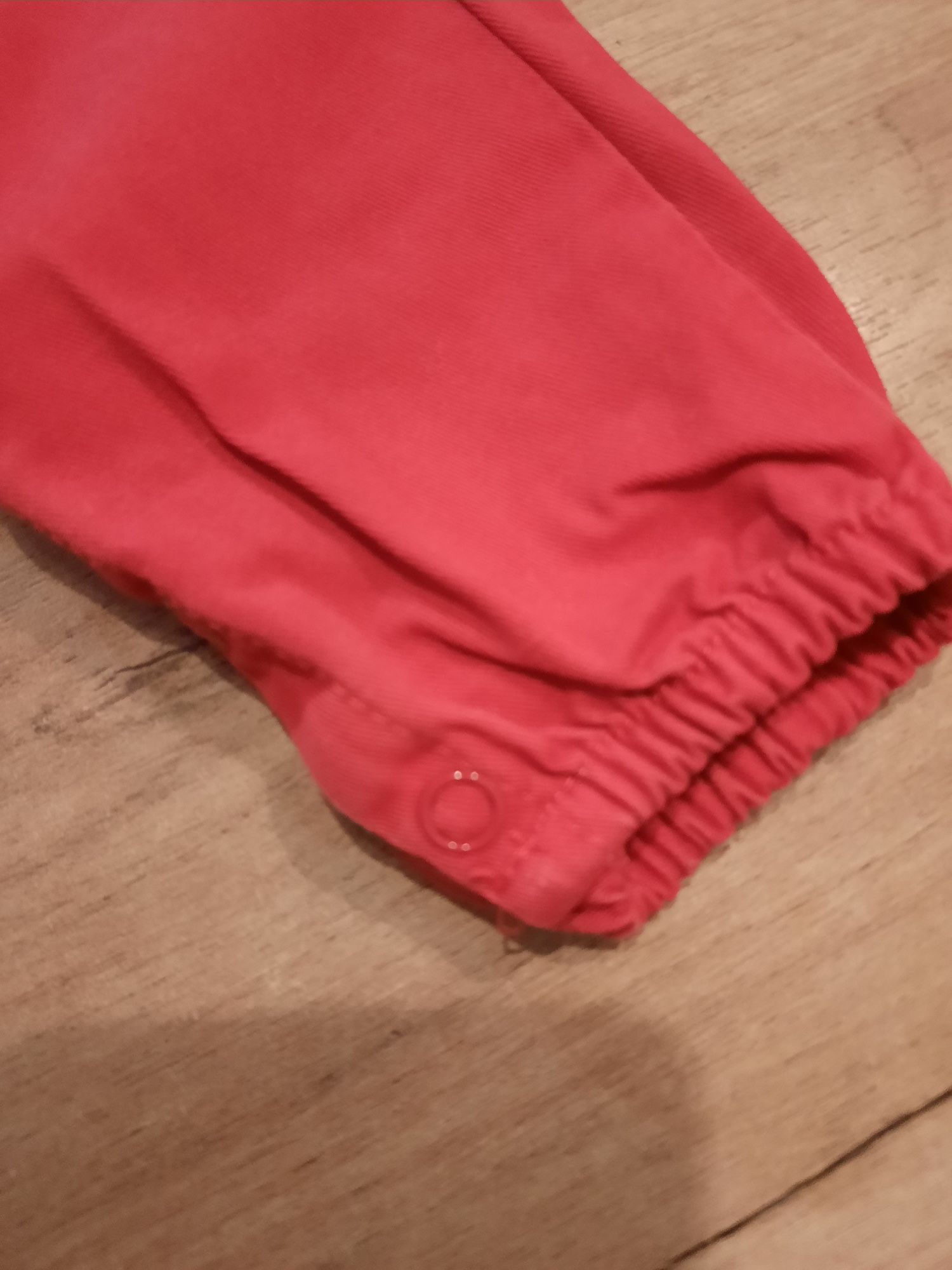 Spodnie czerwone zapinane