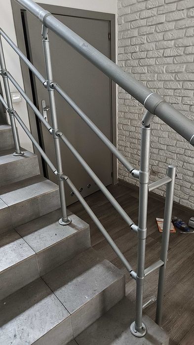 Porecze modulowe na schody 2x3.9m plus 1,4m,stan idealny