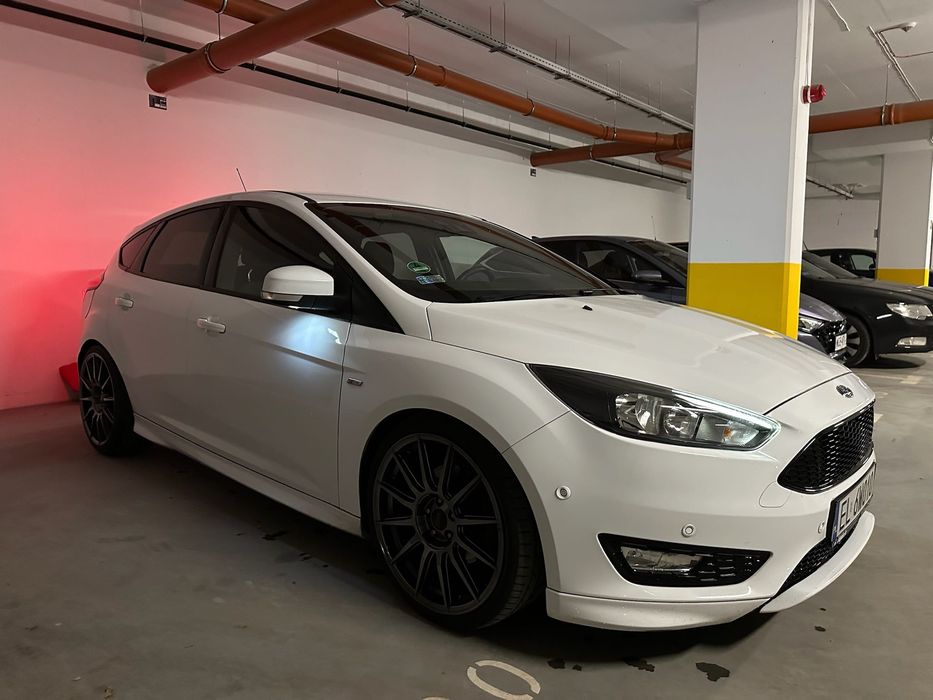 Ford Focus ST-Line 1.5 EcoBoost (niski przebieg)