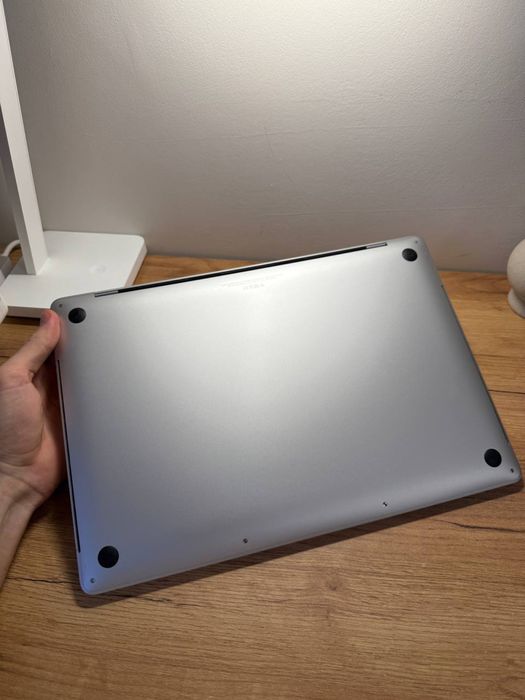 MacBook Pro 16’ 2019 Intel i9 16Gb 512Gb Silver 89%