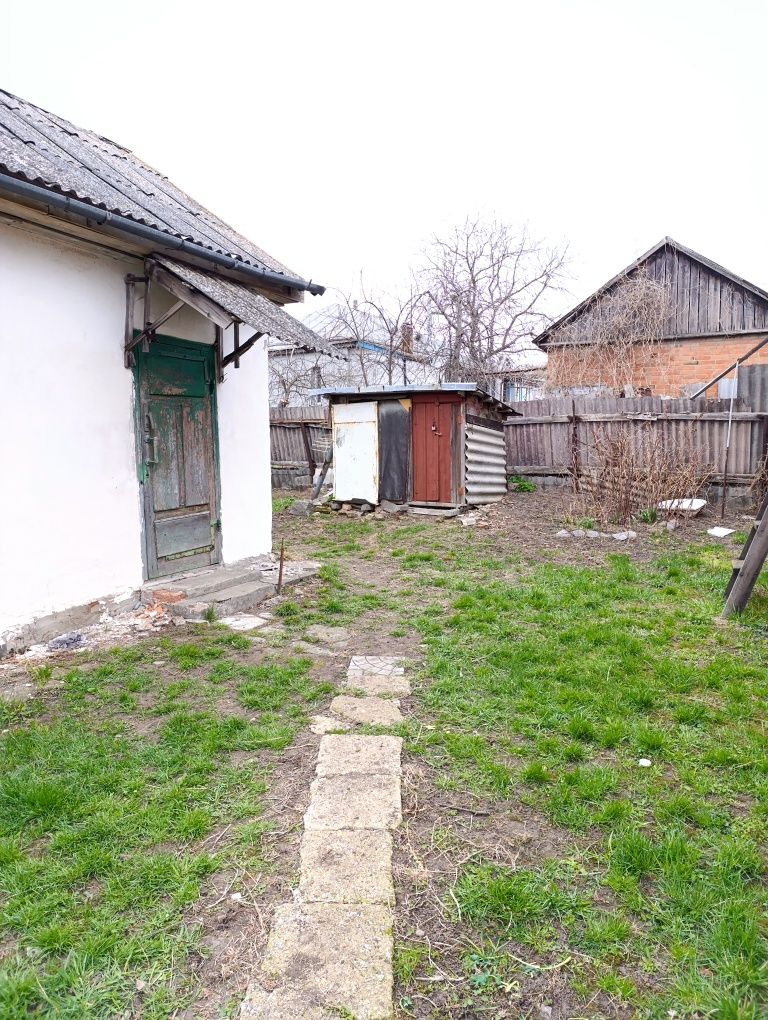 Продається будинок в центрі Нових Санжар