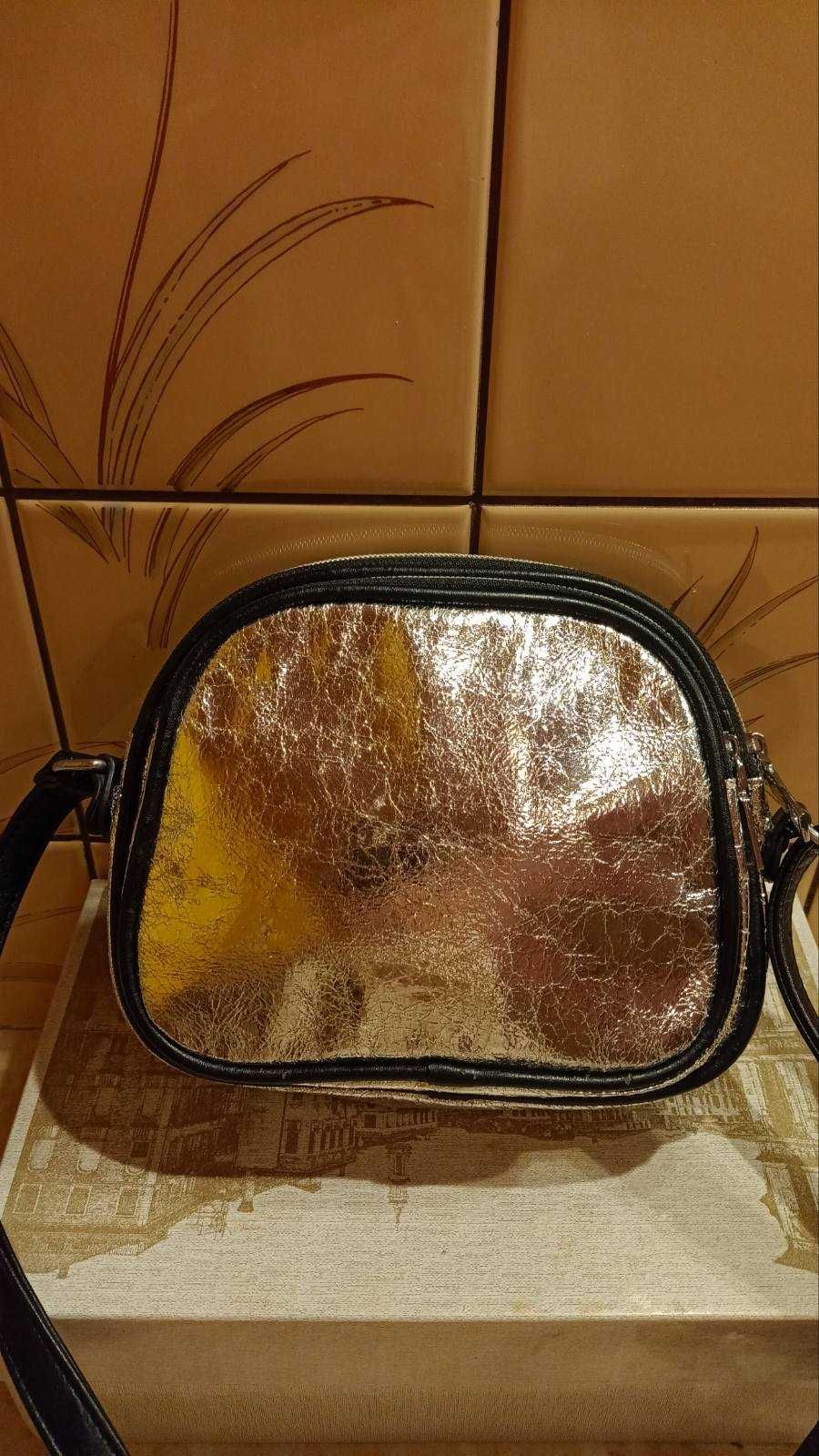 Piękna srebrna torebka jak nowa