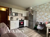 Продам 2-кімнатну секцію з ремонтом в хорошій локації